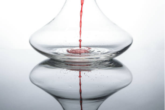Wine Decanter Elegant Swirl Shape