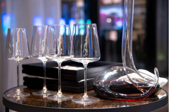 Wine Decanter with Easy Pour Spout