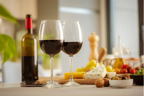 Wine Decanter with Wide Base for Aeration