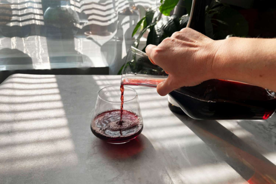 Wine Decanter: single-varietal wine or blended wine? 2 Wine Decanter for Aerating Red Wines