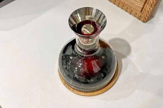 Blog 17 Hand-Blown Wine Decanter for Fine Dining