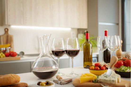 Wine Decanter with Lead-Free Crystal Design